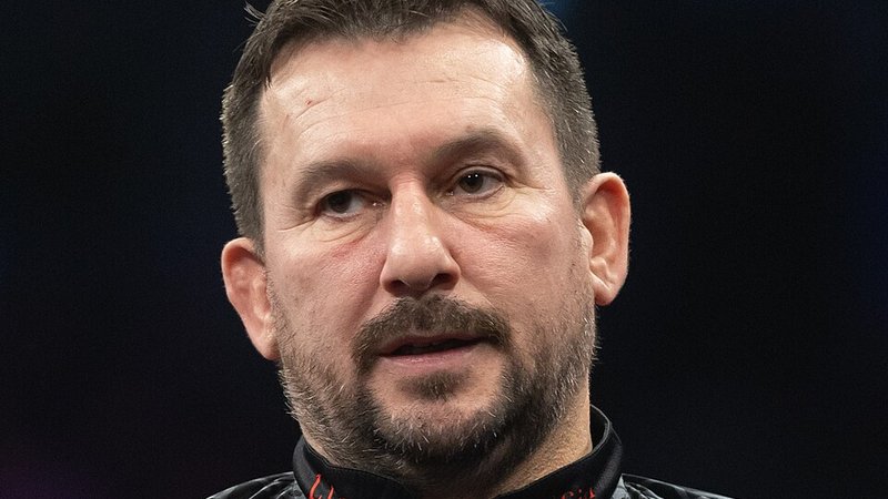 Jonny Clayton Wins Fourth Premier League Night to Open Five-Point Lead Over Luke Littler